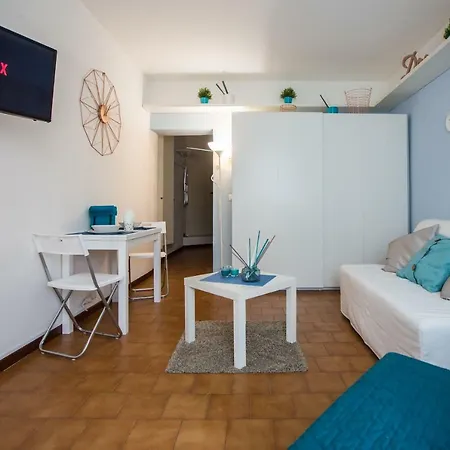 Santa Marta 6 *